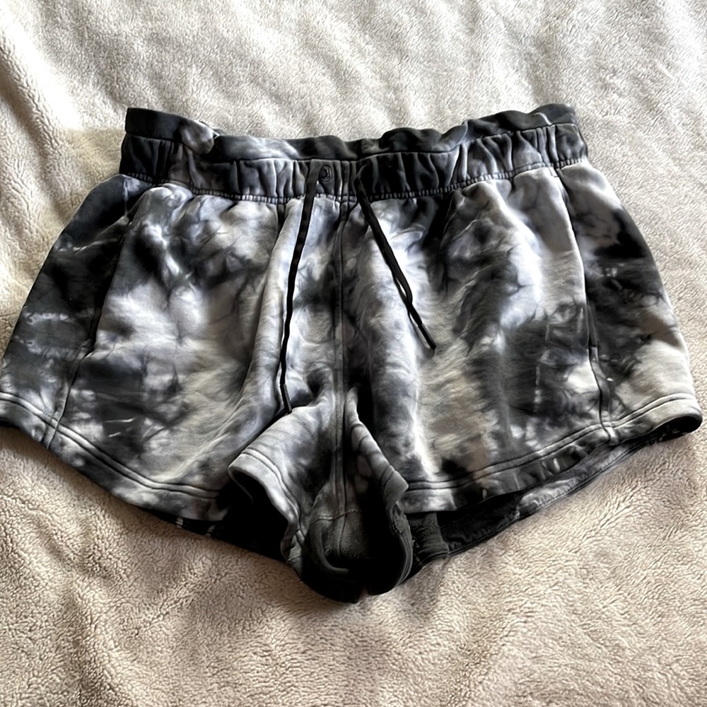 Lululemon tie dye soft leisure shorts